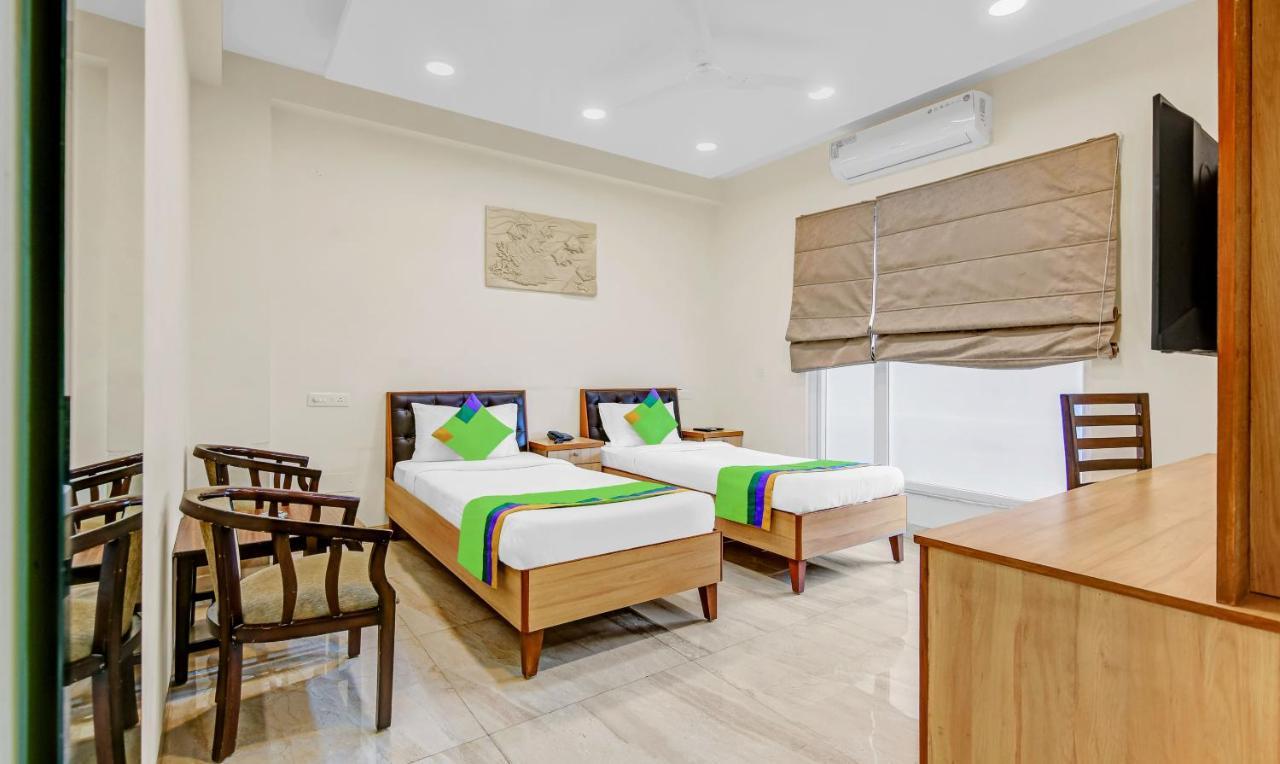 Treebo Sai Village Gold Souk - Sec 43 Gurgaon Exteriör bild