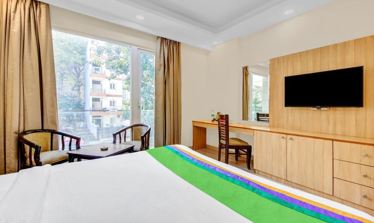 Treebo Sai Village Gold Souk - Sec 43 Gurgaon Exteriör bild