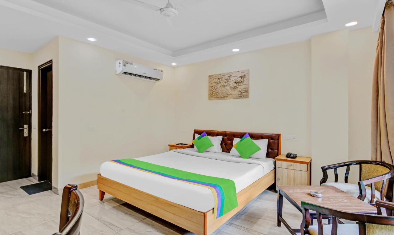 Treebo Sai Village Gold Souk - Sec 43 Gurgaon Exteriör bild