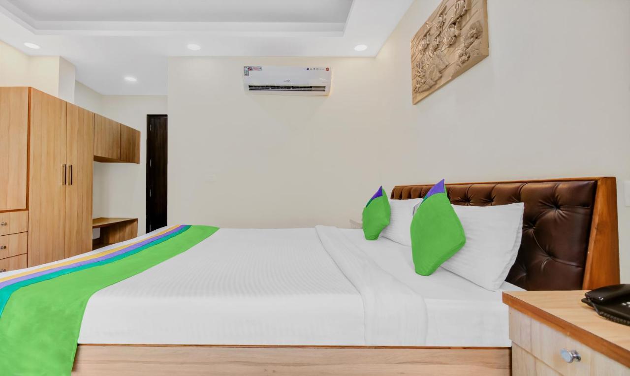Treebo Sai Village Gold Souk - Sec 43 Gurgaon Exteriör bild